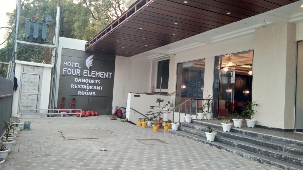 Hotel Four Element Varanasi Exteriör bild